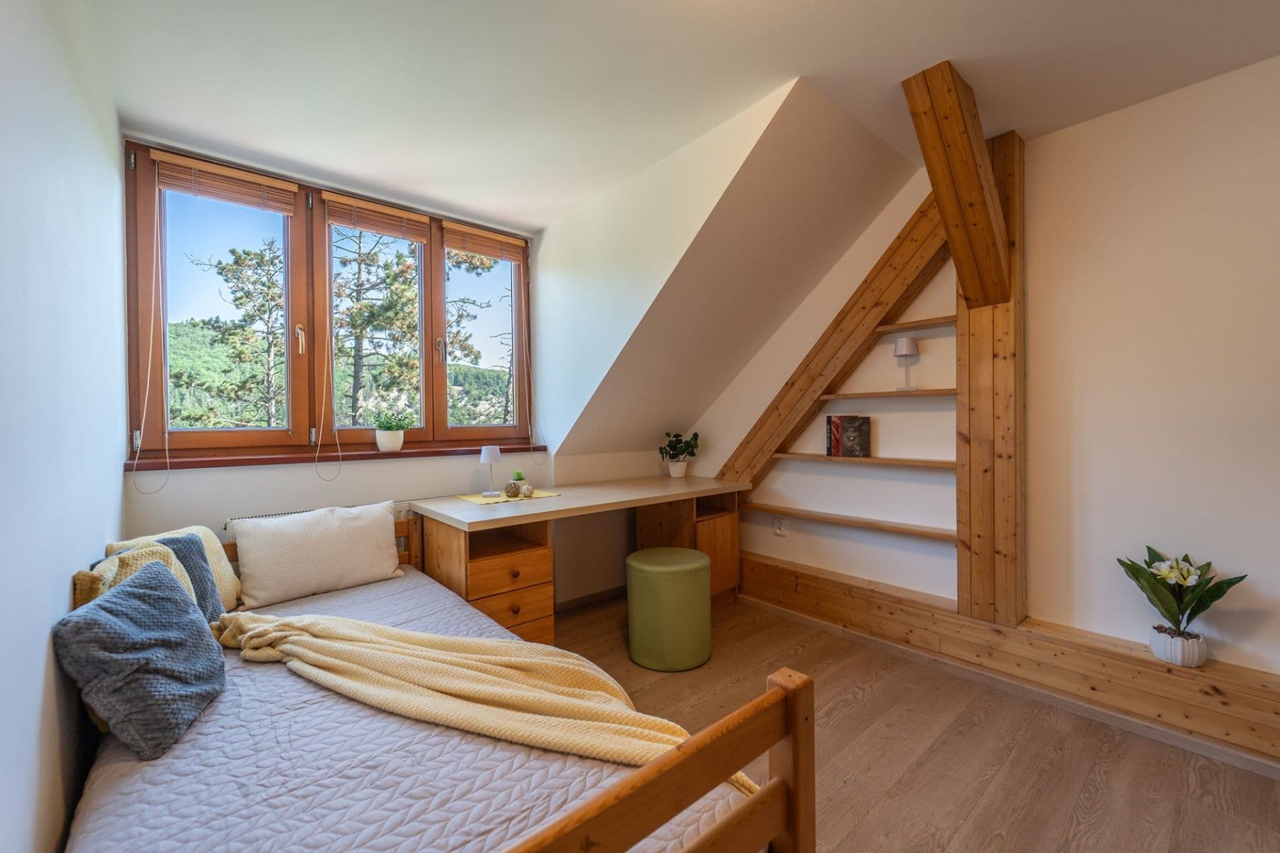 Prodej domu 188 m², pozemek 438 m², Pod Sokolovnou, Vrané nad Vltavou, Středočeský kraj Prodej domu 188 m², pozemek 438 m², Pod Sokolovnou, Vrané nad Vltavou, Středočeský kraj