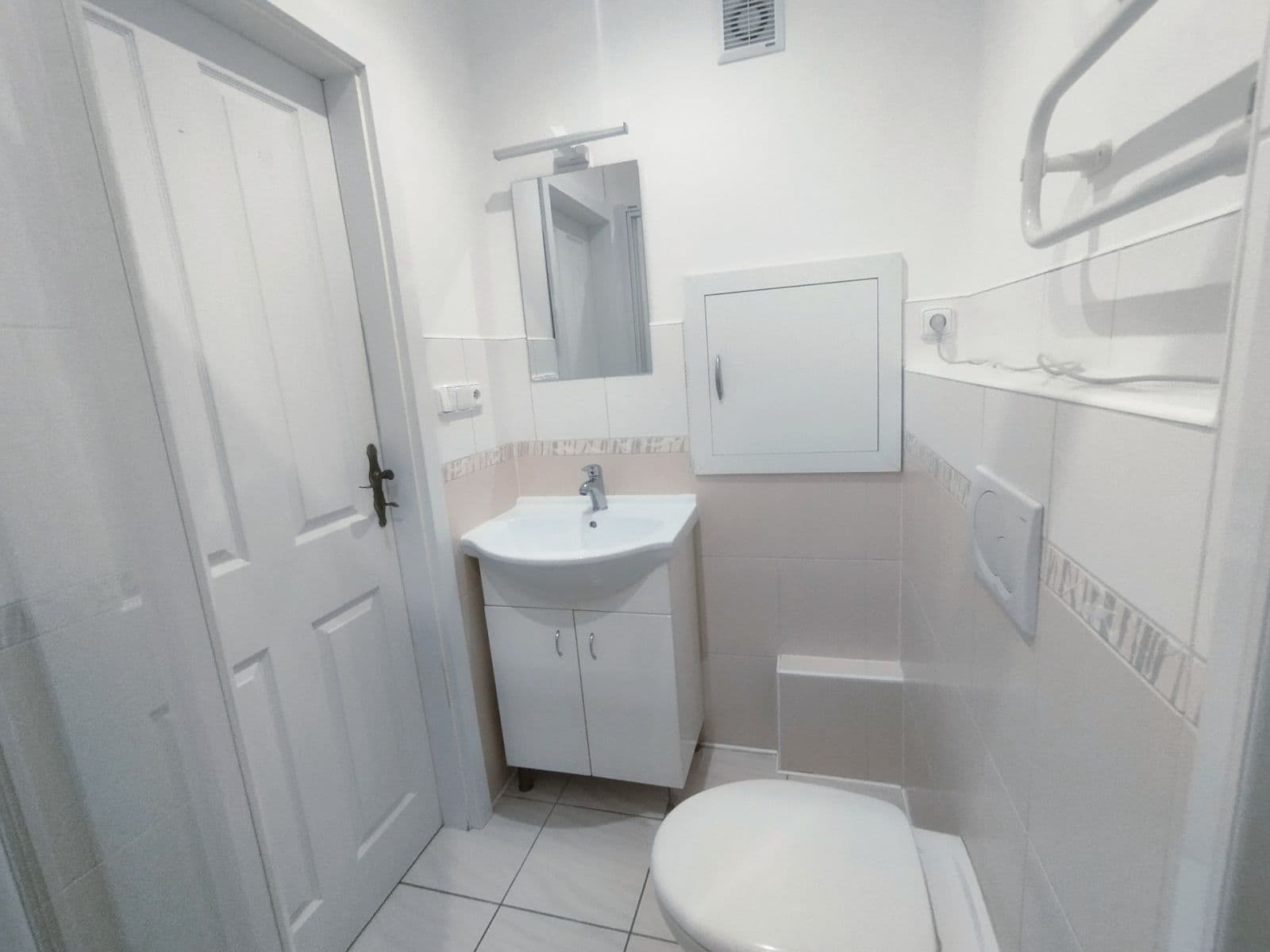 Pronájem bytu 1+kk 29 m², Slévárenská, Trutnov, Královéhradecký kraj Pronájem bytu 1+kk 29 m², Slévárenská, Trutnov, Královéhradecký kraj