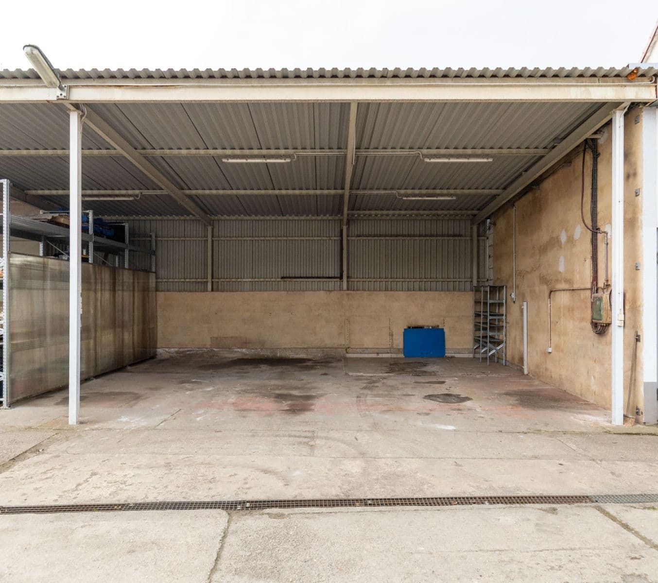 Pronájem nebytového prostoru 700 m², Dnešice, Plzeňský kraj Pronájem nebytového prostoru 700 m², Dnešice, Plzeňský kraj