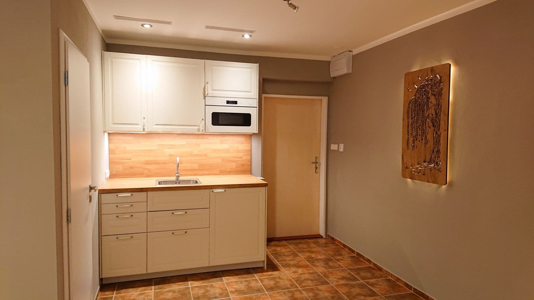 Prodej bytu 1+kk 22 m², Felklova, Roztoky, Středočeský kraj Prodej bytu 1+kk 22 m², Felklova, Roztoky, Středočeský kraj