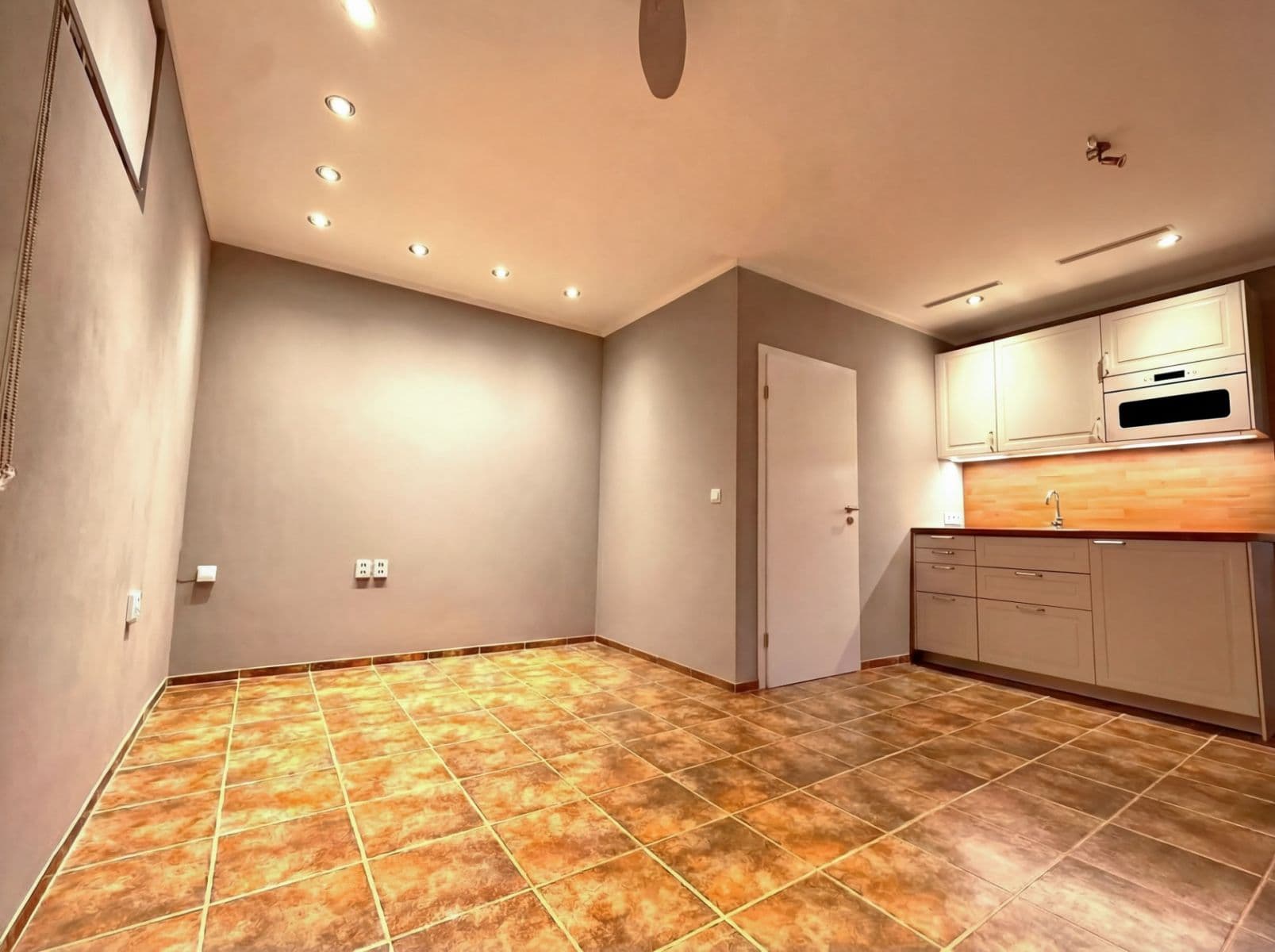 Prodej bytu 1+kk 22 m², Felklova, Roztoky, Středočeský kraj Prodej bytu 1+kk 22 m², Felklova, Roztoky, Středočeský kraj