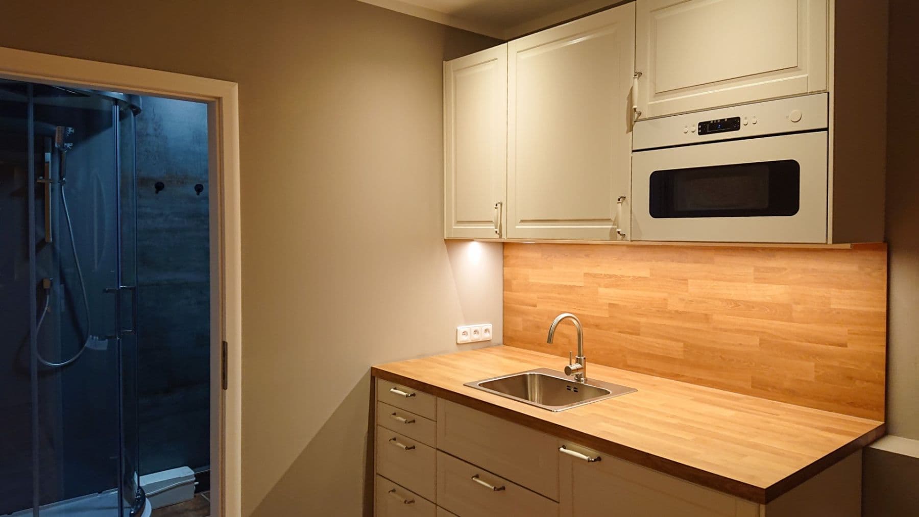 Prodej bytu 1+kk 22 m², Felklova, Roztoky, Středočeský kraj Prodej bytu 1+kk 22 m², Felklova, Roztoky, Středočeský kraj