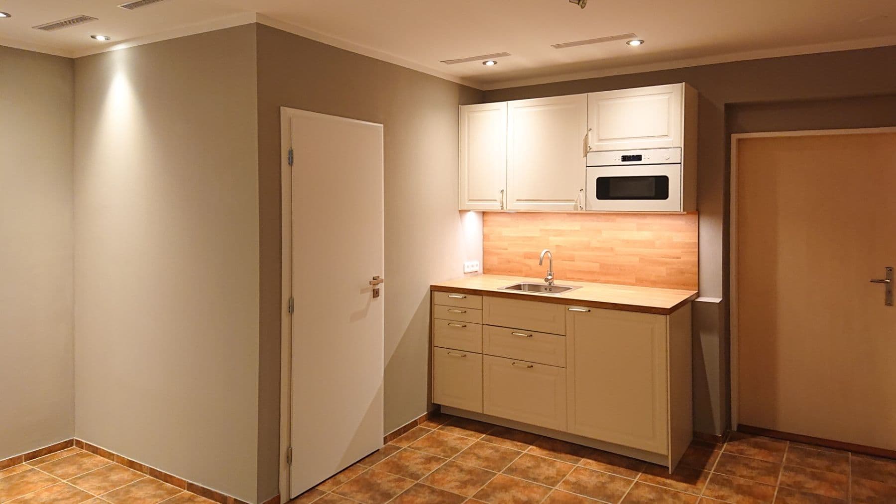 Prodej bytu 1+kk 22 m², Felklova, Roztoky, Středočeský kraj Prodej bytu 1+kk 22 m², Felklova, Roztoky, Středočeský kraj