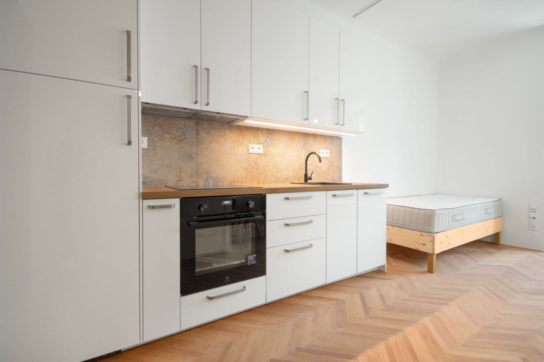 Pronájem bytu 1+kk 27 m², Bělehradská, Praha, Praha Pronájem bytu 1+kk 27 m², Bělehradská, Praha, Praha