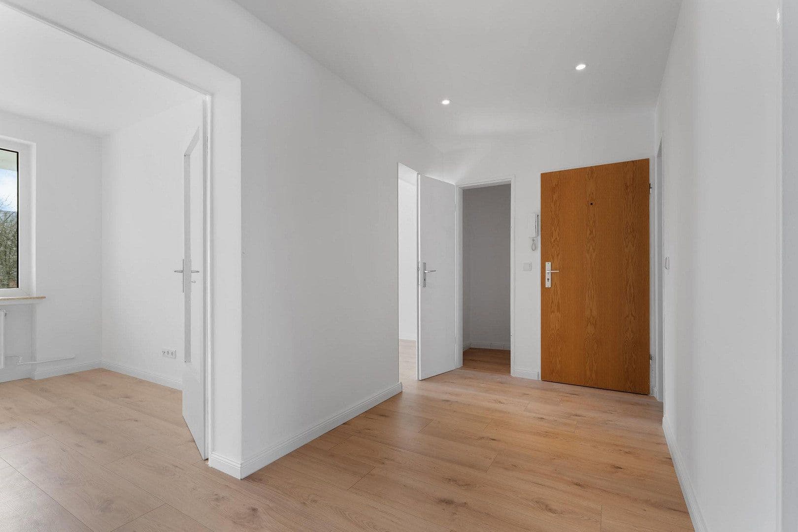 Prodej bytu 3+1 73 m², Kölner Straße 13, Bremen, Bremen Prodej bytu 3+1 73 m², Kölner Straße 13, Bremen, Bremen