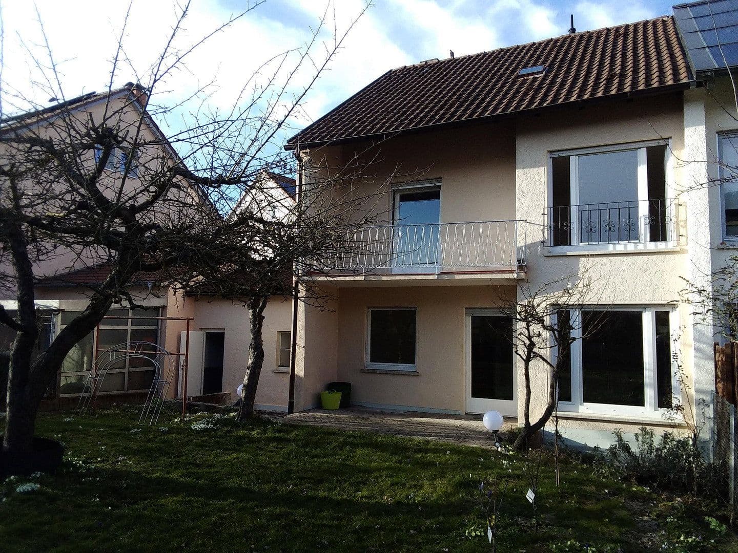 Pronájem domu 94 m², pozemek 356 m², Ulm, Bádensko-Württembersko Pronájem domu 94 m², pozemek 356 m², Ulm, Bádensko-Württembersko