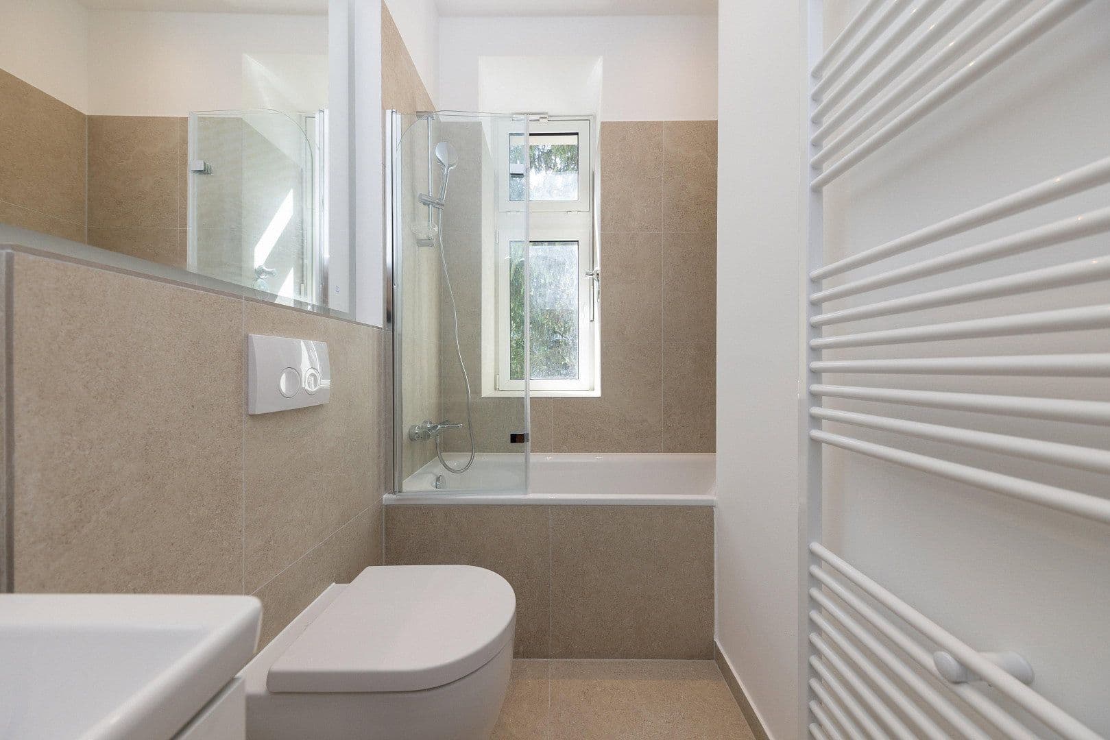 Prodej bytu 5+1 131 m², Unter den Eichen 55, Berlin, Berlín Prodej bytu 5+1 131 m², Unter den Eichen 55, Berlin, Berlín