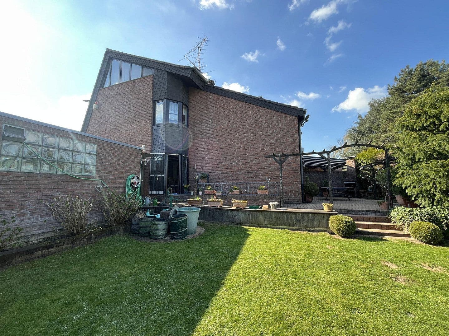 Prodej domu 167 m², pozemek 700 m², Duisburg, Severní Porýní-Vestfálsko Prodej domu 167 m², pozemek 700 m², Duisburg, Severní Porýní-Vestfálsko