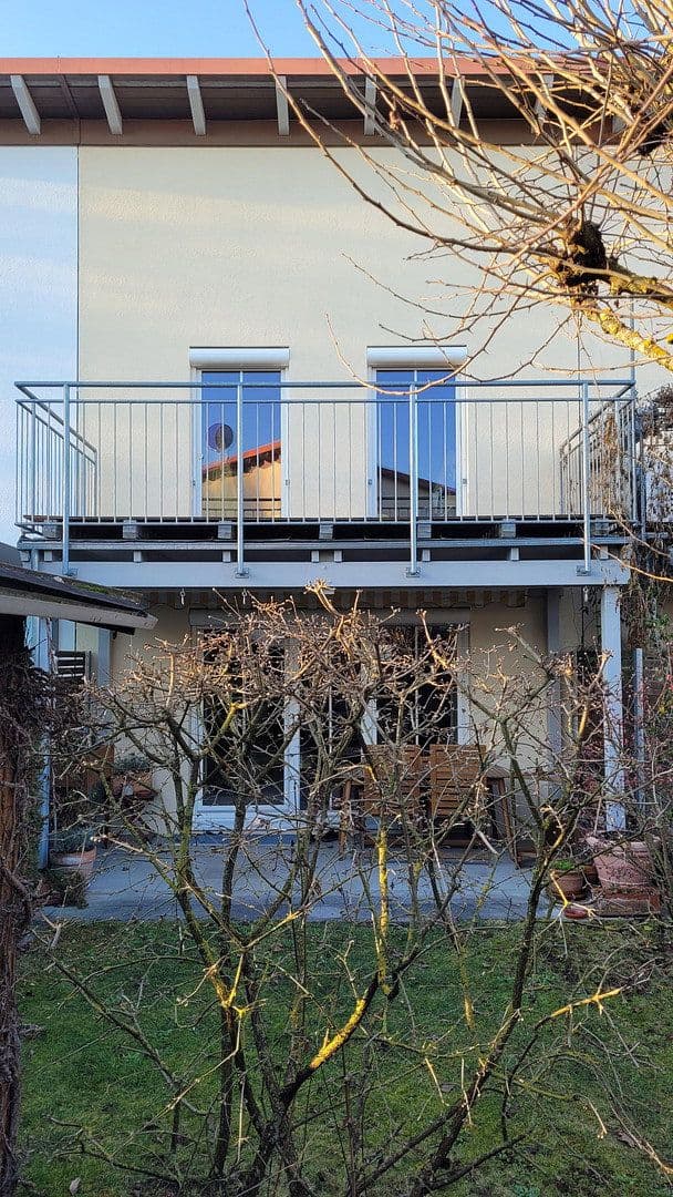 Prodej domu 120 m², pozemek 135 m², Erlangen, Bavorsko Prodej domu 120 m², pozemek 135 m², Erlangen, Bavorsko