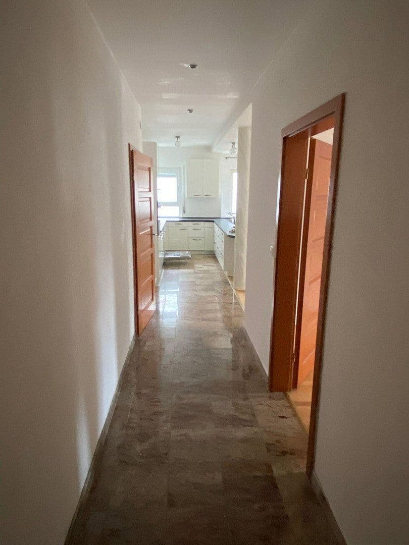 Prodej bytu 4+1 110 m², Holzelfingerstraße 13, Lichtenstein, Bádensko-Württembersko Prodej bytu 4+1 110 m², Holzelfingerstraße 13, Lichtenstein, Bádensko-Württembersko