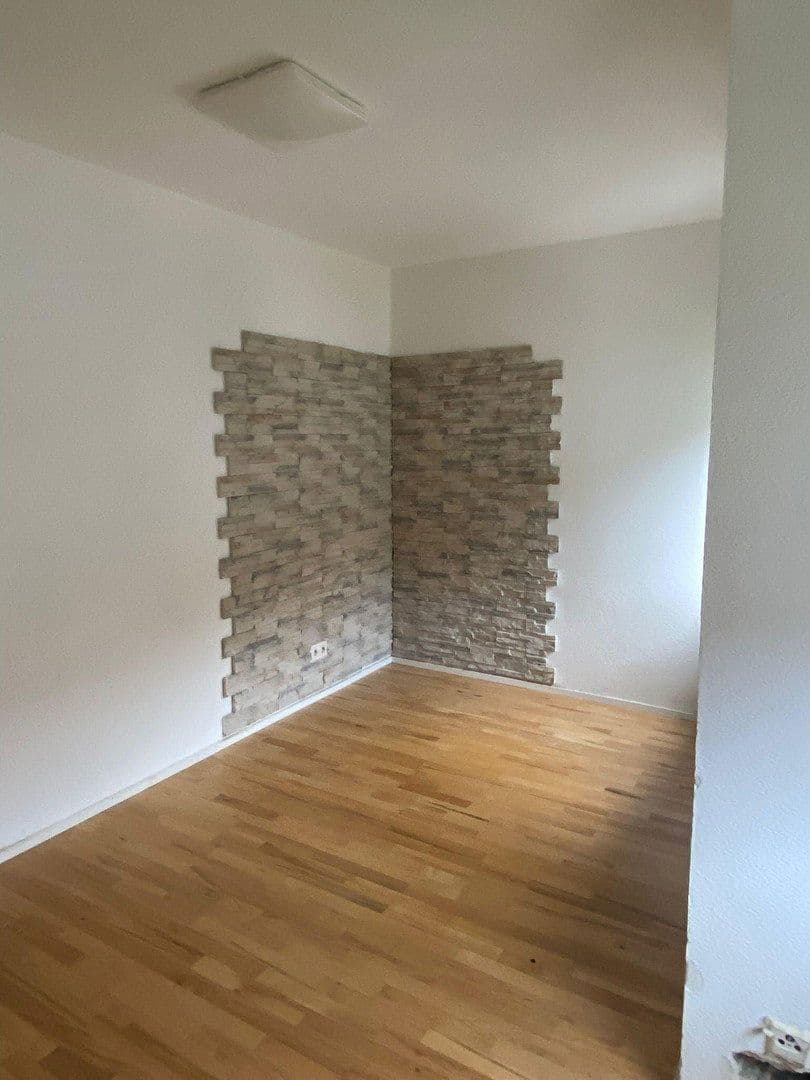 Prodej bytu 4+1 110 m², Holzelfingerstraße 13, Lichtenstein, Bádensko-Württembersko Prodej bytu 4+1 110 m², Holzelfingerstraße 13, Lichtenstein, Bádensko-Württembersko