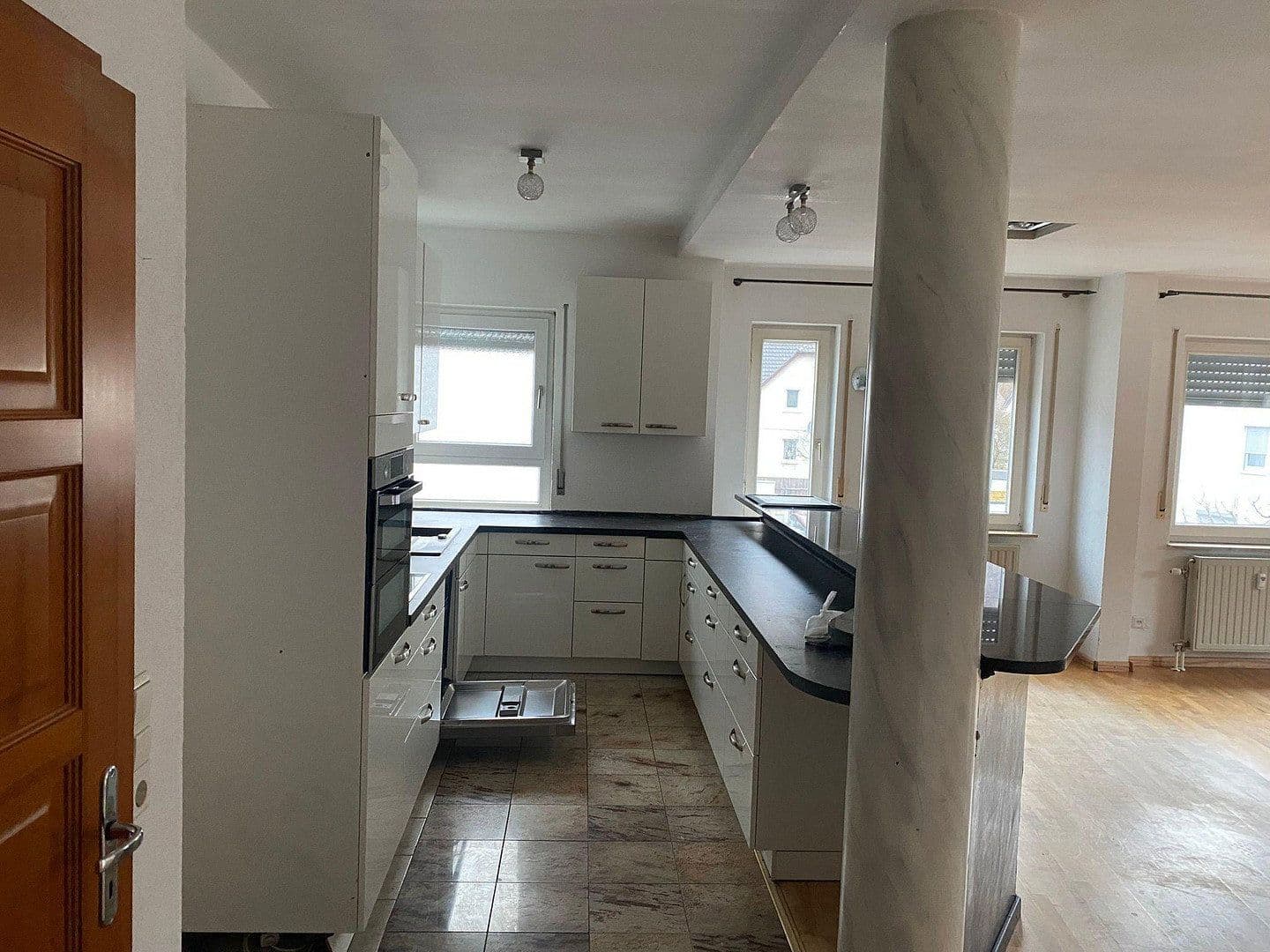 Prodej bytu 4+1 110 m², Holzelfingerstraße 13, Lichtenstein, Bádensko-Württembersko Prodej bytu 4+1 110 m², Holzelfingerstraße 13, Lichtenstein, Bádensko-Württembersko