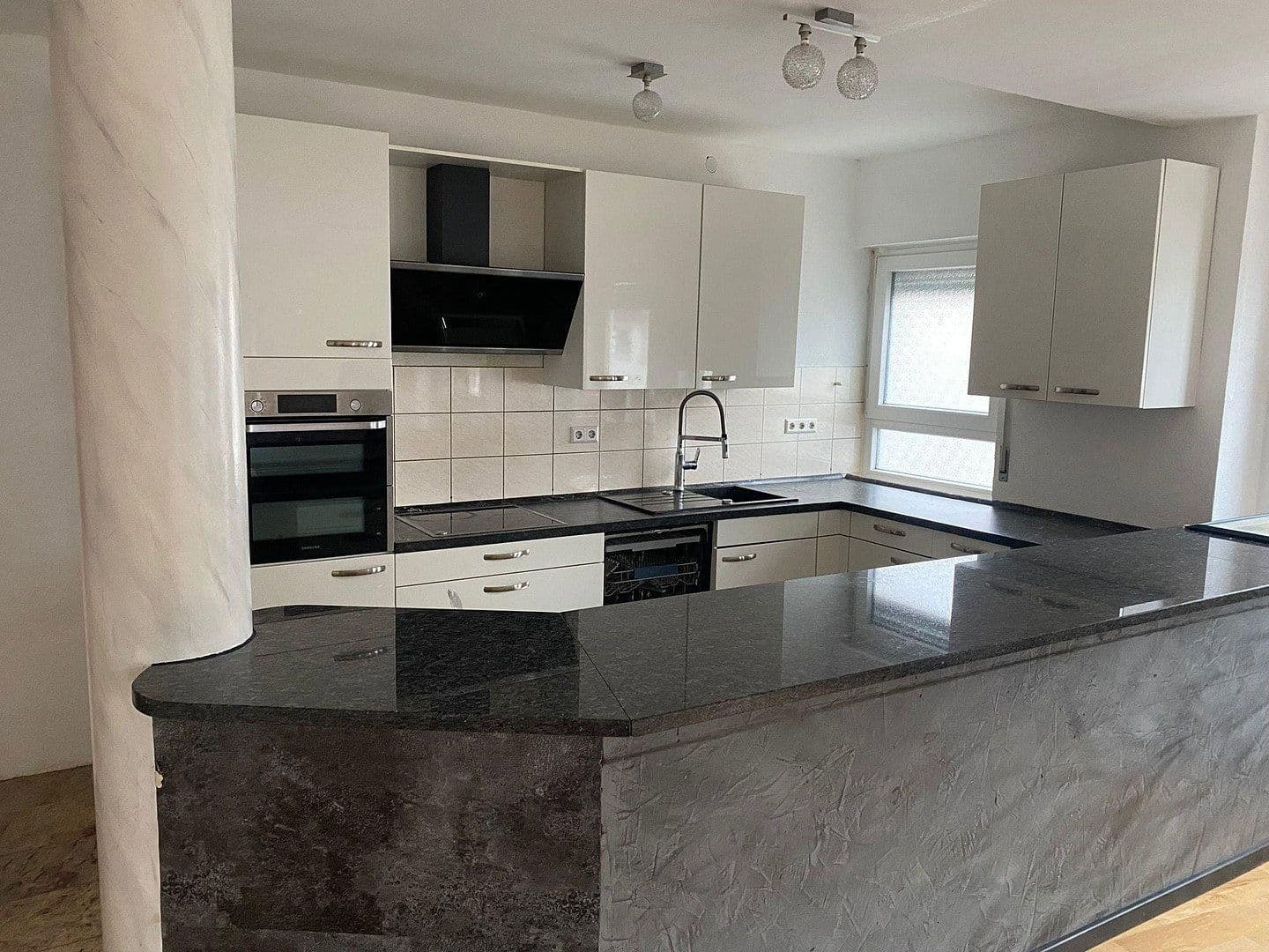 Prodej bytu 4+1 110 m², Holzelfingerstraße 13, Lichtenstein, Bádensko-Württembersko Prodej bytu 4+1 110 m², Holzelfingerstraße 13, Lichtenstein, Bádensko-Württembersko