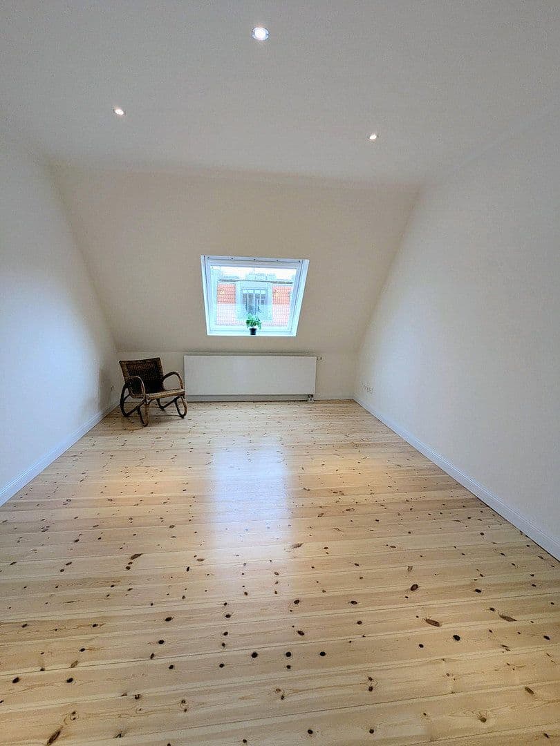 Prodej bytu 4+1 124 m², Liselotte-Hermann-Str. 5, Berlin, Berlín Prodej bytu 4+1 124 m², Liselotte-Hermann-Str. 5, Berlin, Berlín