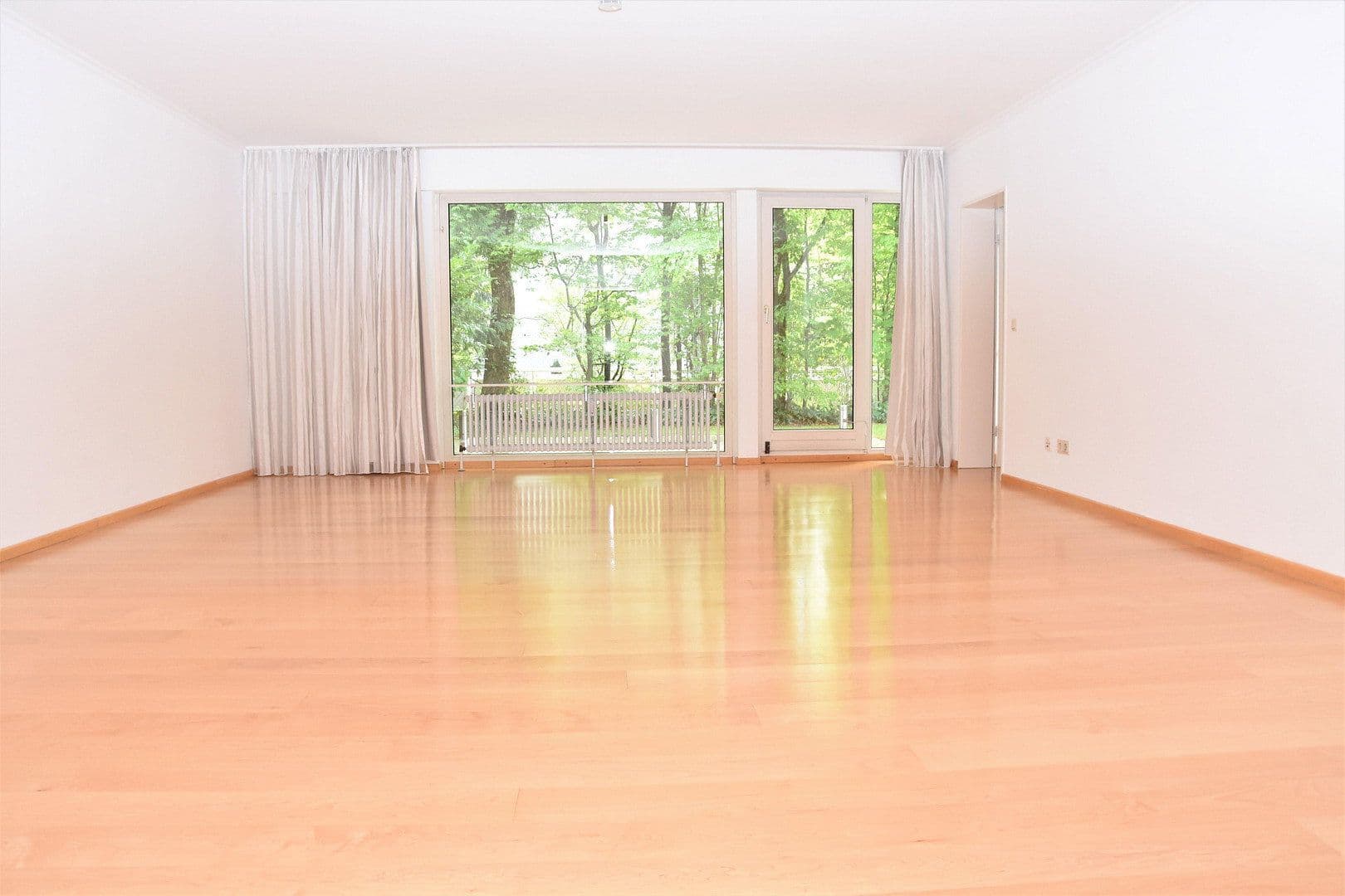Pronájem bytu 3+1 117 m², Bemediktenwandstraße 5, München, Bavorsko Pronájem bytu 3+1 117 m², Bemediktenwandstraße 5, München, Bavorsko