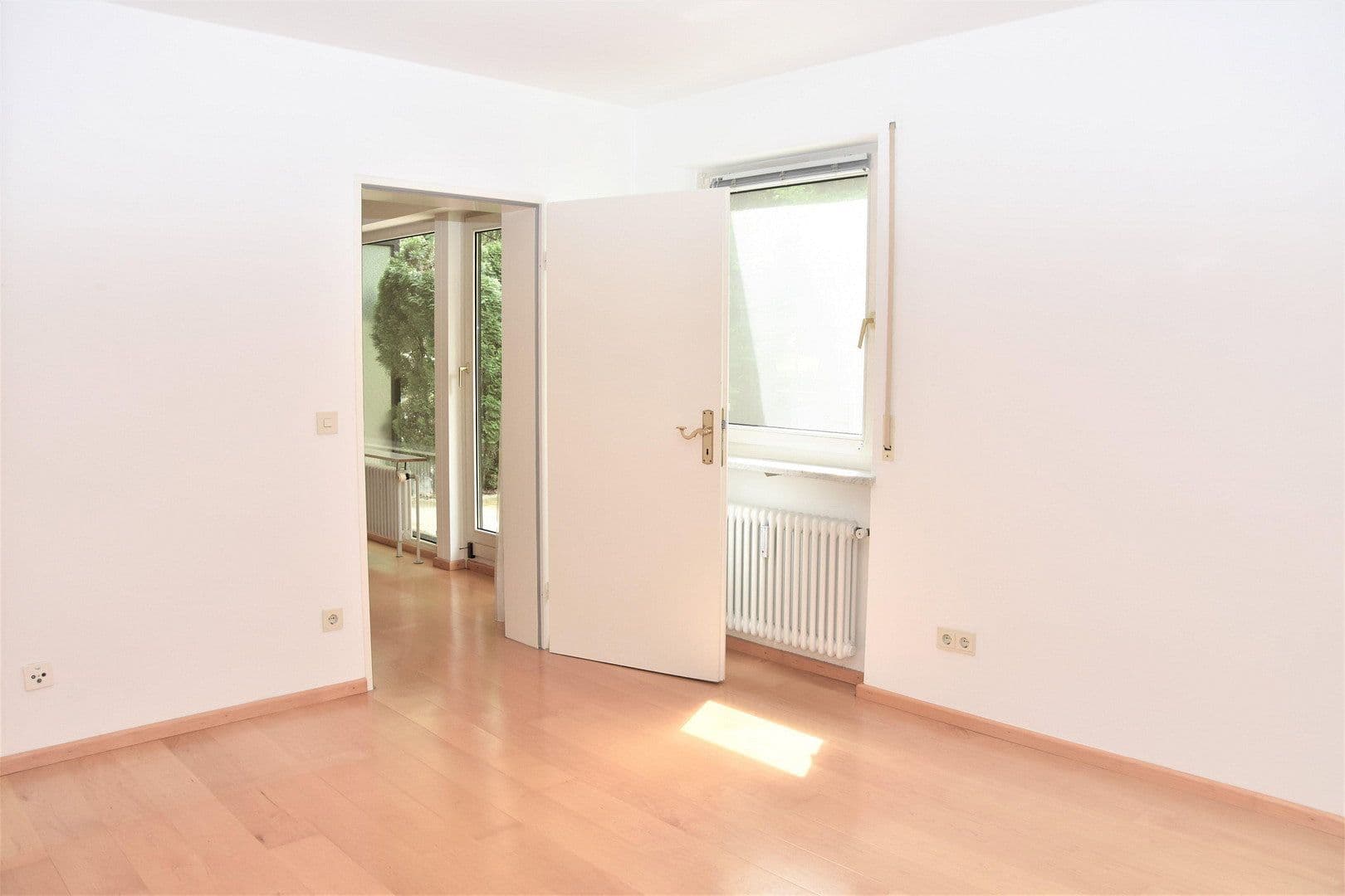 Pronájem bytu 3+1 117 m², Bemediktenwandstraße 5, München, Bavorsko Pronájem bytu 3+1 117 m², Bemediktenwandstraße 5, München, Bavorsko