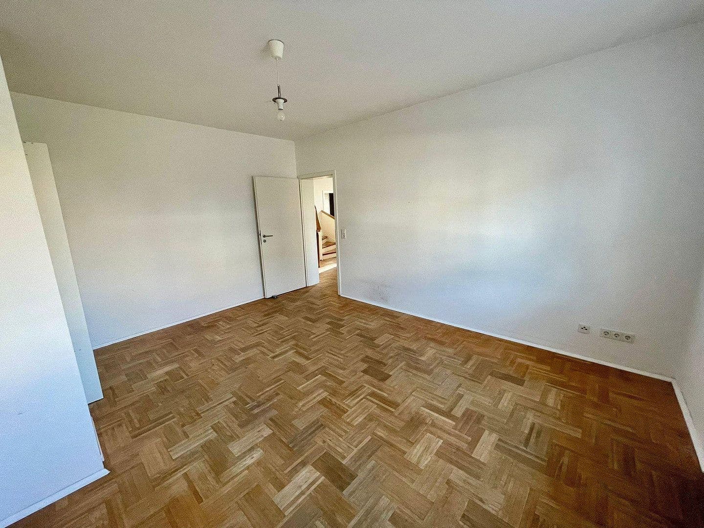 Prodej domu 199 m², pozemek 770 m², Luxemburger Str. 308, Hürth, Severní Porýní-Vestfálsko Prodej domu 199 m², pozemek 770 m², Luxemburger Str. 308, Hürth, Severní Porýní-Vestfálsko