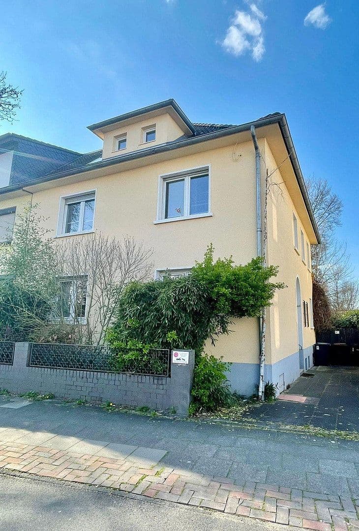 Prodej domu 199 m², pozemek 770 m², Luxemburger Str. 308, Hürth, Severní Porýní-Vestfálsko Prodej domu 199 m², pozemek 770 m², Luxemburger Str. 308, Hürth, Severní Porýní-Vestfálsko