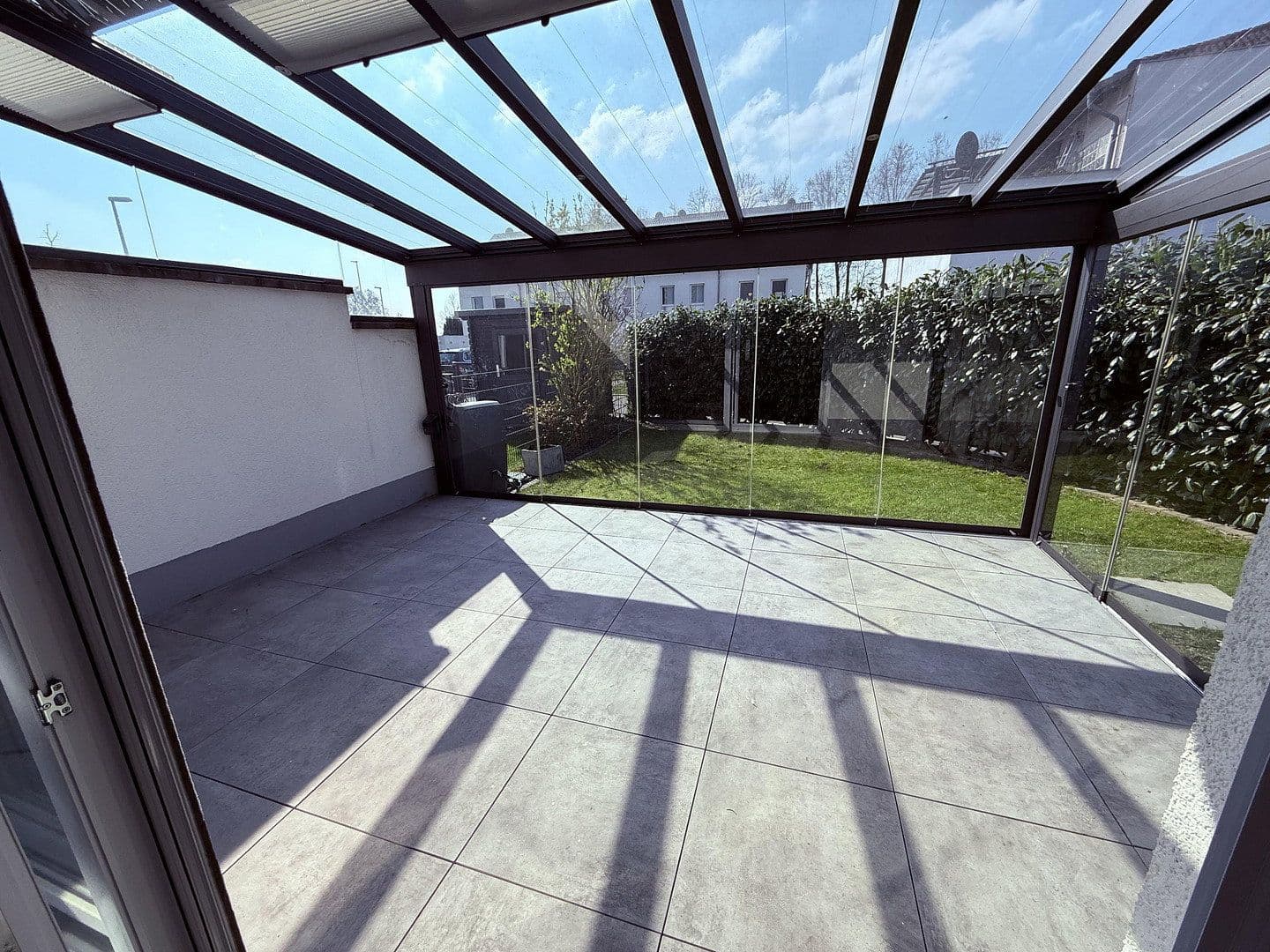 Prodej domu 142 m², pozemek 179 m², Alleestraße 85, Flörsheim, Hessen Prodej domu 142 m², pozemek 179 m², Alleestraße 85, Flörsheim, Hessen