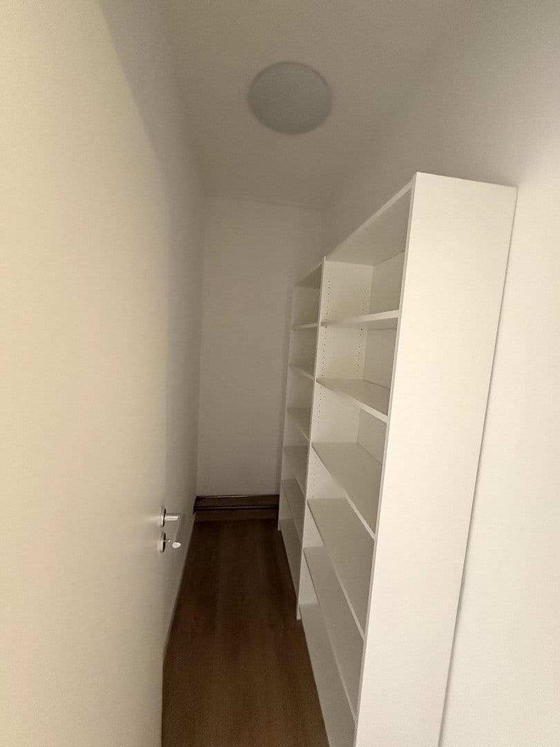 Prodej domu 142 m², pozemek 179 m², Alleestraße 85, Flörsheim, Hessen Prodej domu 142 m², pozemek 179 m², Alleestraße 85, Flörsheim, Hessen