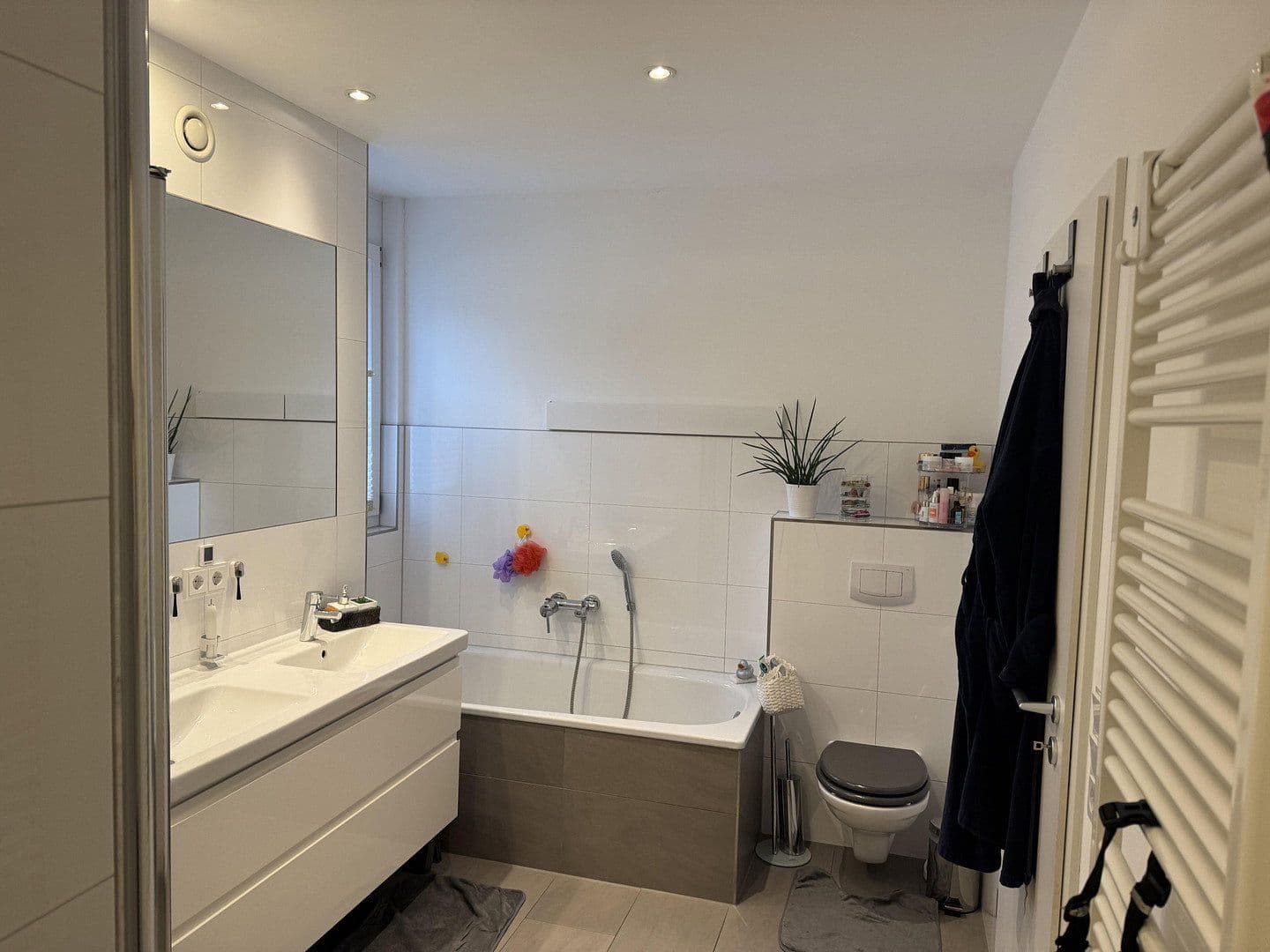 Prodej domu 142 m², pozemek 179 m², Alleestraße 85, Flörsheim, Hessen Prodej domu 142 m², pozemek 179 m², Alleestraße 85, Flörsheim, Hessen