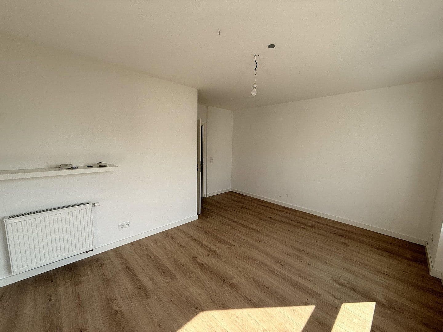 Prodej domu 142 m², pozemek 179 m², Alleestraße 85, Flörsheim, Hessen Prodej domu 142 m², pozemek 179 m², Alleestraße 85, Flörsheim, Hessen