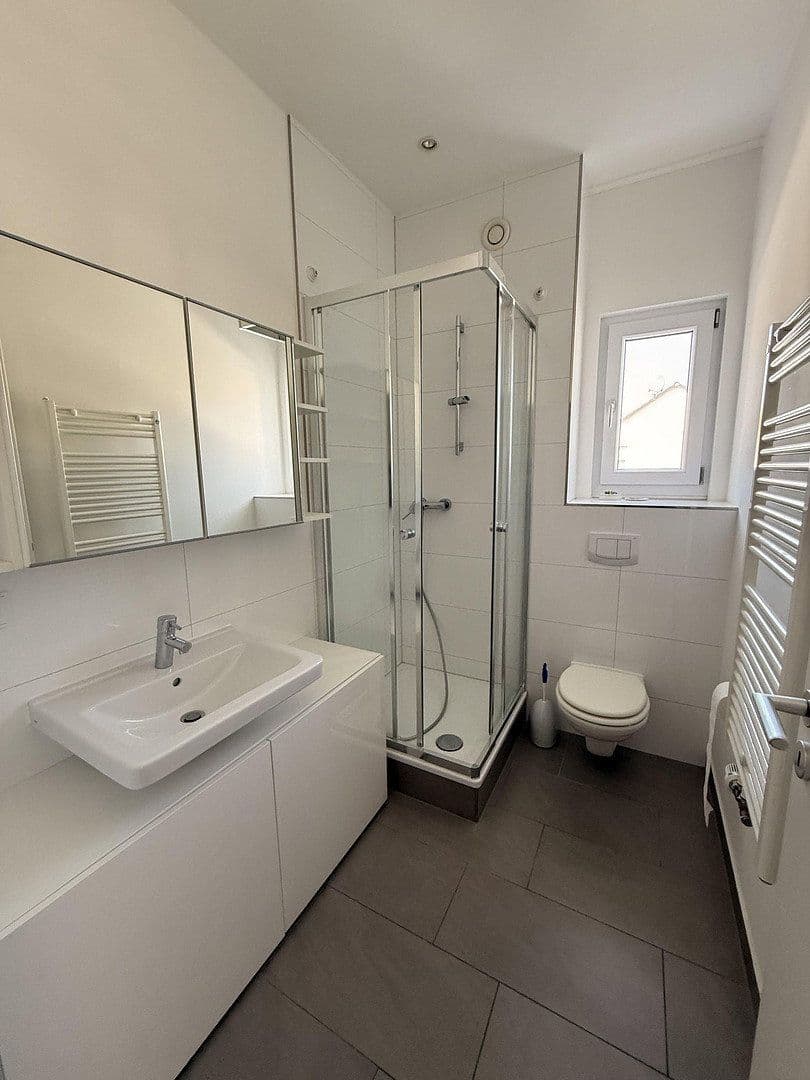 Prodej domu 142 m², pozemek 179 m², Alleestraße 85, Flörsheim, Hessen Prodej domu 142 m², pozemek 179 m², Alleestraße 85, Flörsheim, Hessen