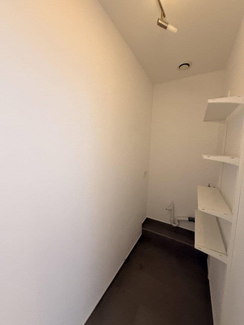 Prodej domu 142 m², pozemek 179 m², Alleestraße 85, Flörsheim, Hessen Prodej domu 142 m², pozemek 179 m², Alleestraße 85, Flörsheim, Hessen