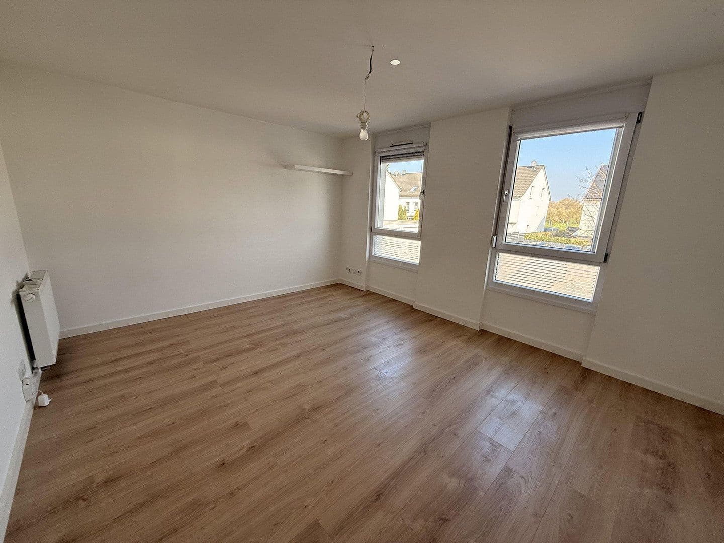 Prodej domu 142 m², pozemek 179 m², Alleestraße 85, Flörsheim, Hessen Prodej domu 142 m², pozemek 179 m², Alleestraße 85, Flörsheim, Hessen