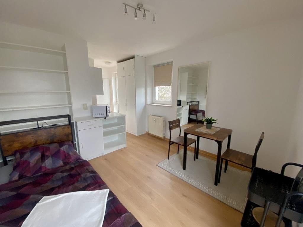 Pronájem bytu 1+1 20 m², Johann-Hösl-Str. 6, Regensburg, Bavorsko Pronájem bytu 1+1 20 m², Johann-Hösl-Str. 6, Regensburg, Bavorsko