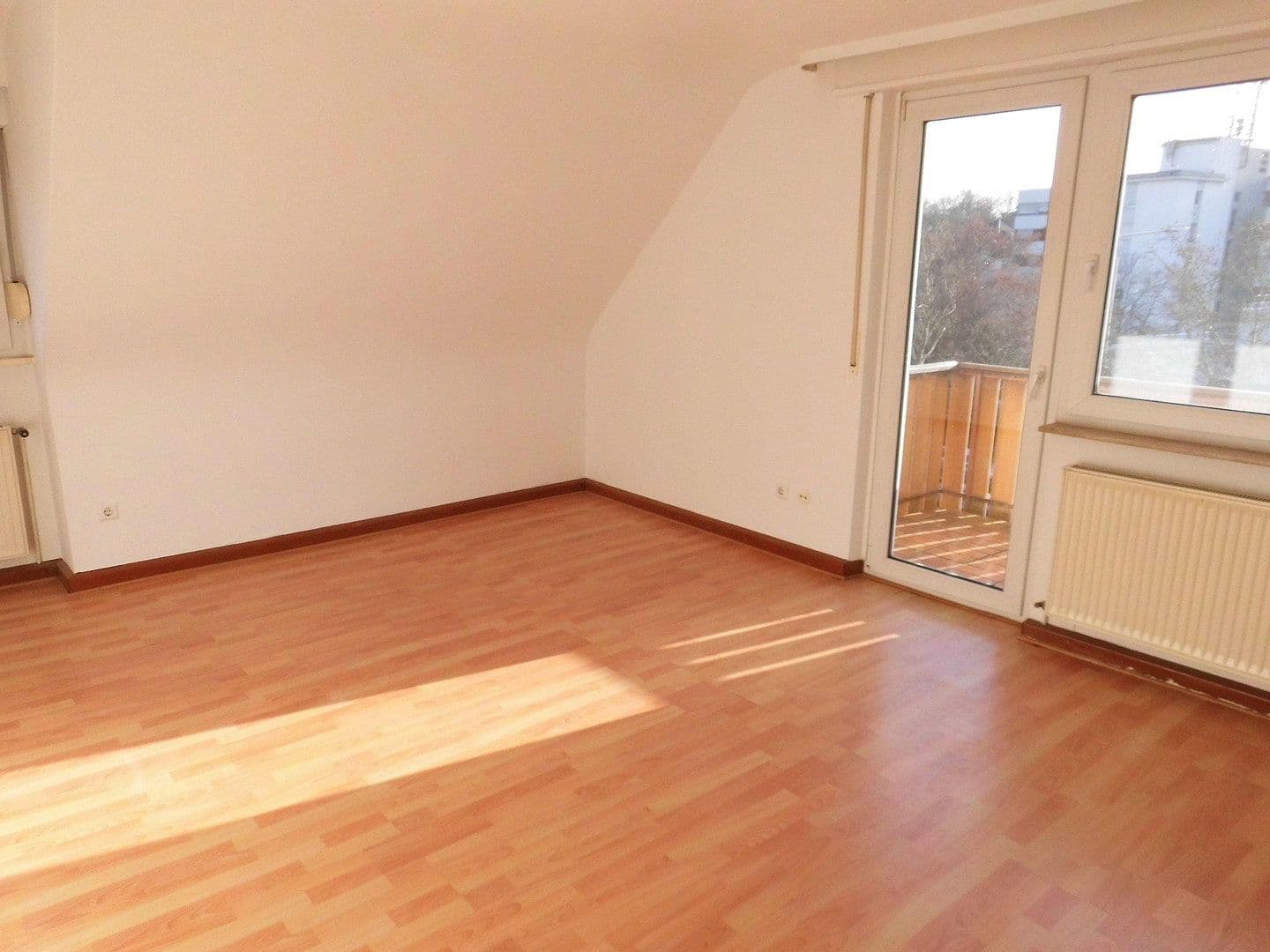 Pronájem bytu 3+1 67 m², Stuttgart, Bádensko-Württembersko Pronájem bytu 3+1 67 m², Stuttgart, Bádensko-Württembersko