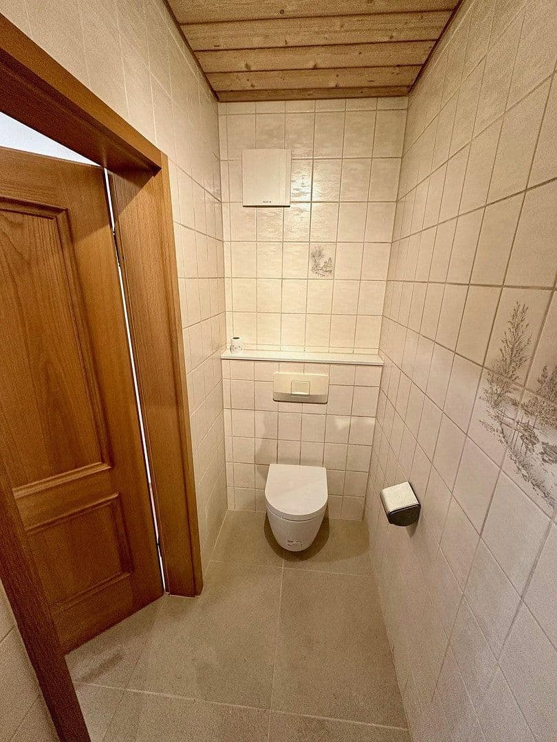 Pronájem bytu 3+kk 150 m², Aichtal, Bádensko-Württembersko Pronájem bytu 3+kk 150 m², Aichtal, Bádensko-Württembersko