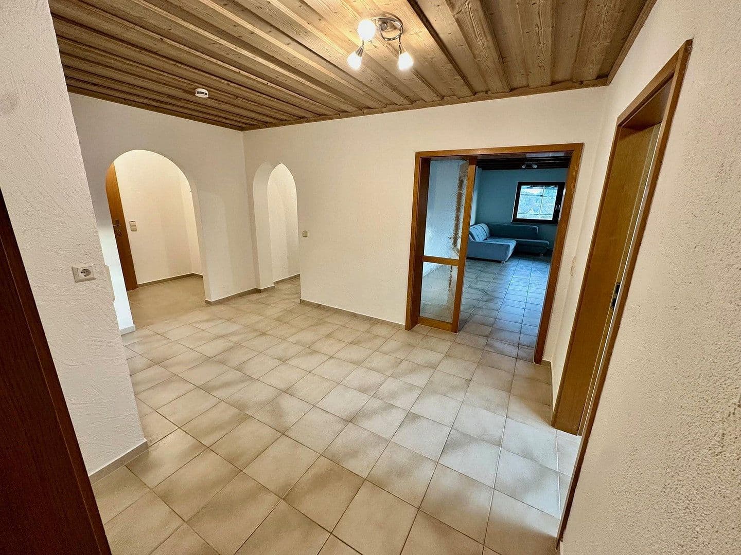 Pronájem bytu 3+kk 150 m², Aichtal, Bádensko-Württembersko Pronájem bytu 3+kk 150 m², Aichtal, Bádensko-Württembersko