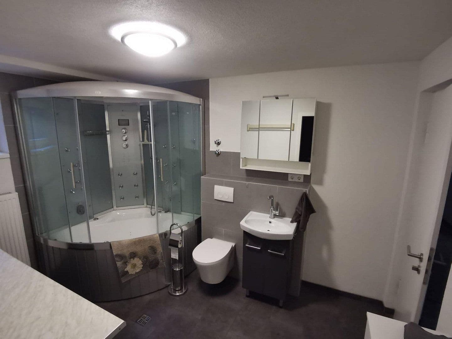 Prodej domu 330 m², pozemek 1.746 m², Haldenäckerstr. 15/2, Oberndorf am Neckar, Bádensko-Württembersko Prodej domu 330 m², pozemek 1.746 m², Haldenäckerstr. 15/2, Oberndorf am Neckar, Bádensko-Württembersko