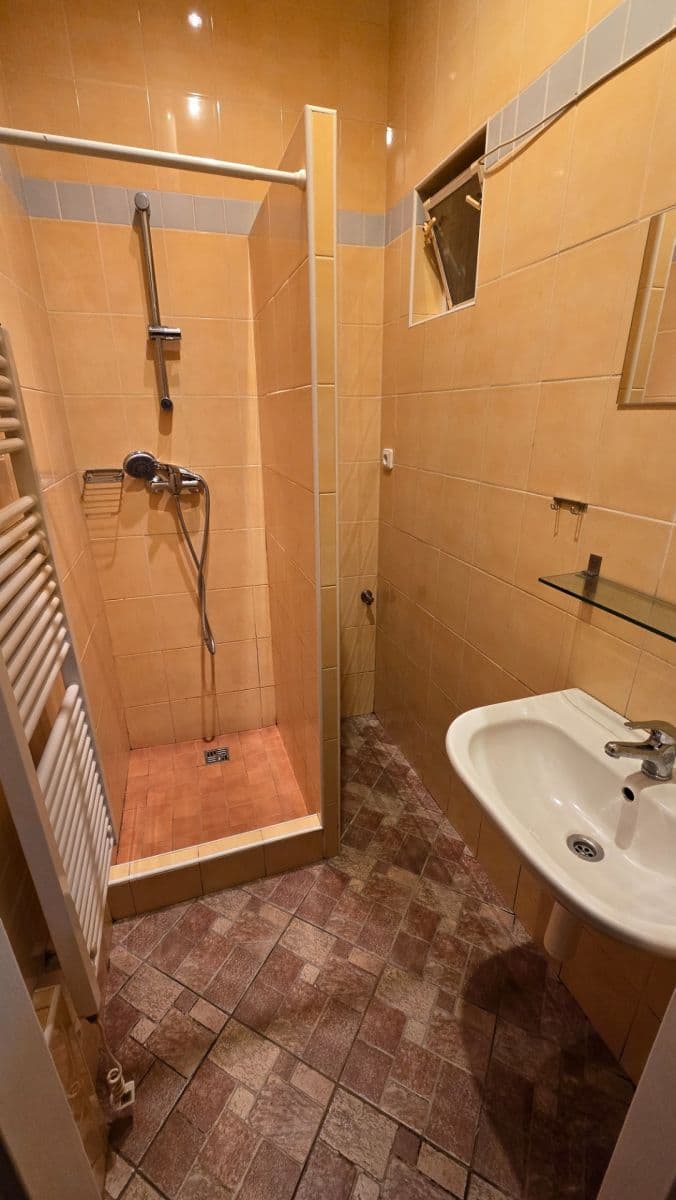 Pronájem bytu 2+kk 39 m², Tolstého, Praha, Praha Pronájem bytu 2+kk 39 m², Tolstého, Praha, Praha