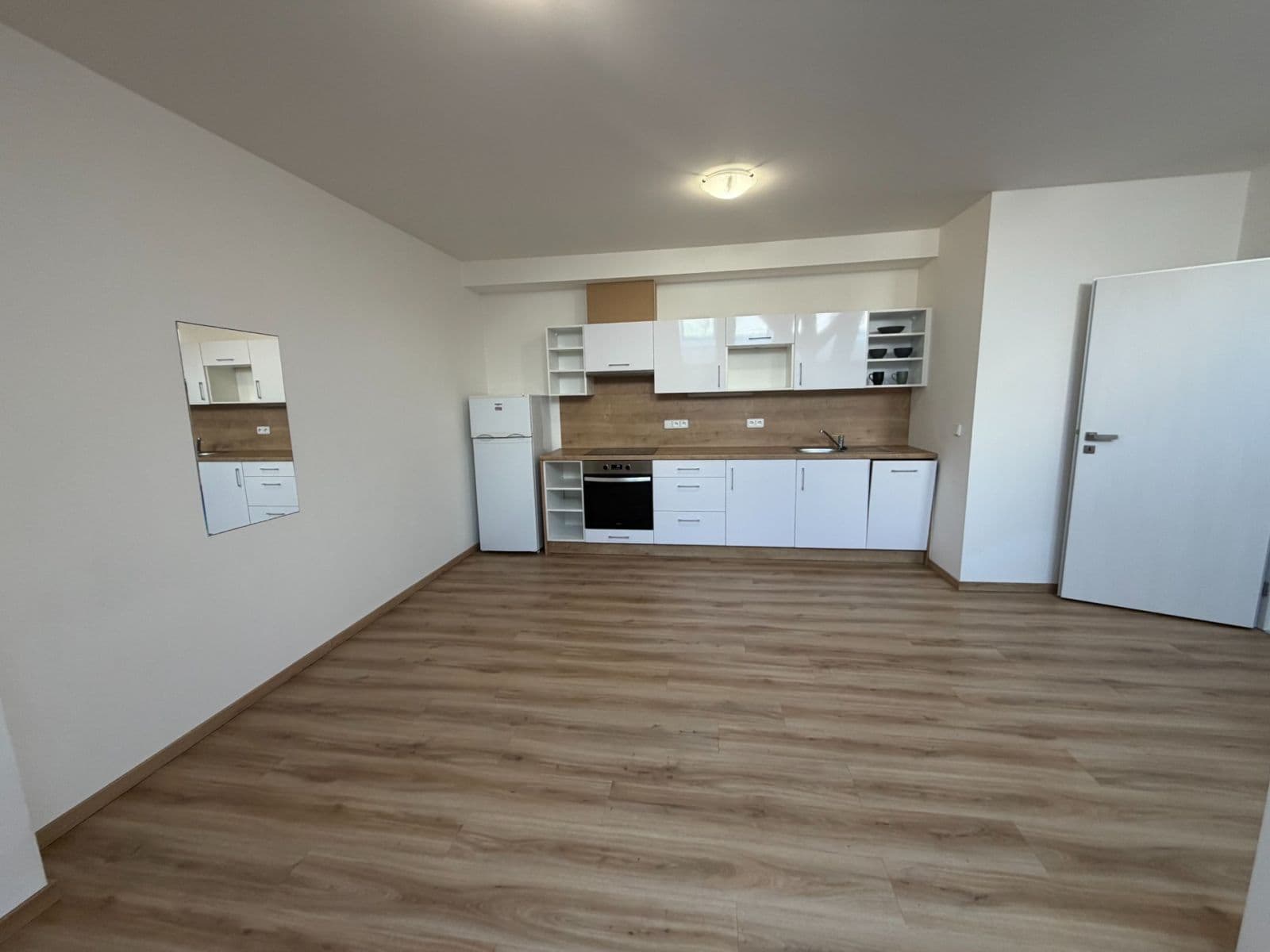 Pronájem bytu 1+kk 35 m², Tovární, Plzeň, Plzeňský kraj Pronájem bytu 1+kk 35 m², Tovární, Plzeň, Plzeňský kraj