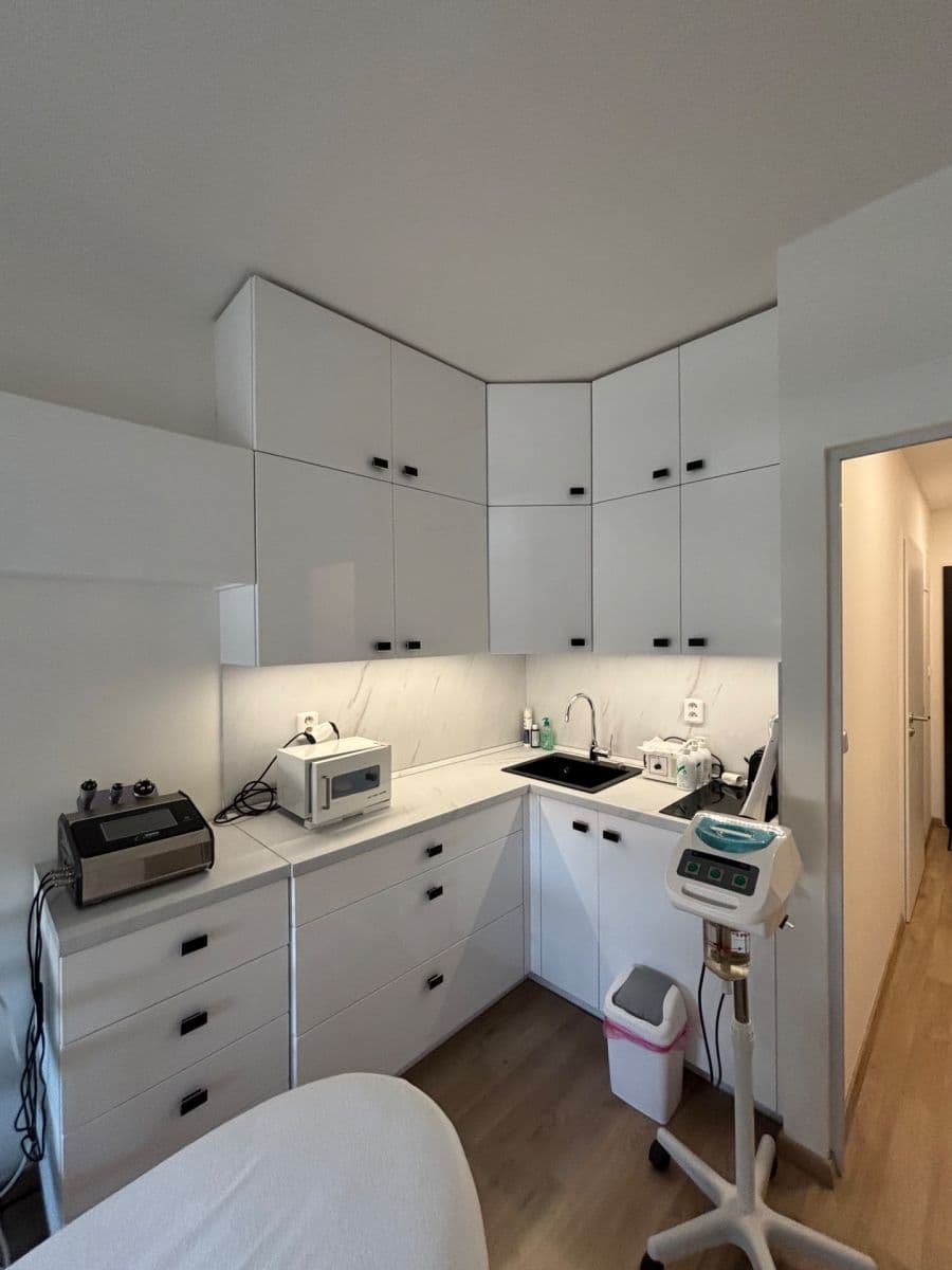 Pronájem nebytového prostoru 25 m², Peroutkova, Praha, Praha Pronájem nebytového prostoru 25 m², Peroutkova, Praha, Praha