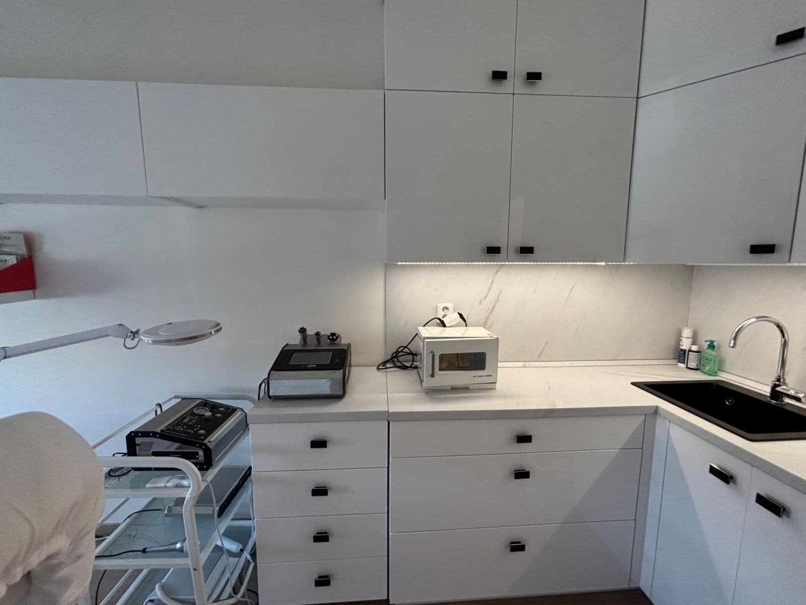 Pronájem nebytového prostoru 25 m², Peroutkova, Praha, Praha Pronájem nebytového prostoru 25 m², Peroutkova, Praha, Praha