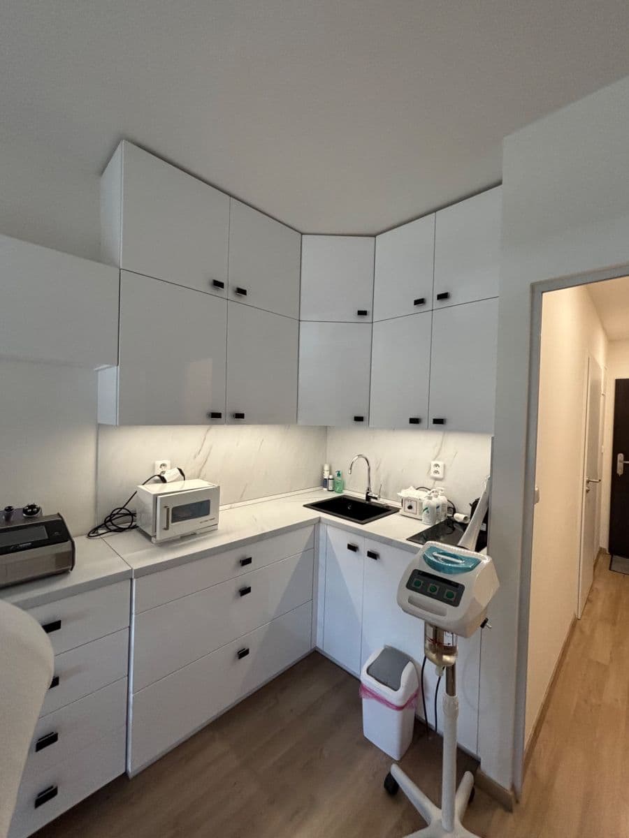 Pronájem nebytového prostoru 25 m², Peroutkova, Praha, Praha Pronájem nebytového prostoru 25 m², Peroutkova, Praha, Praha