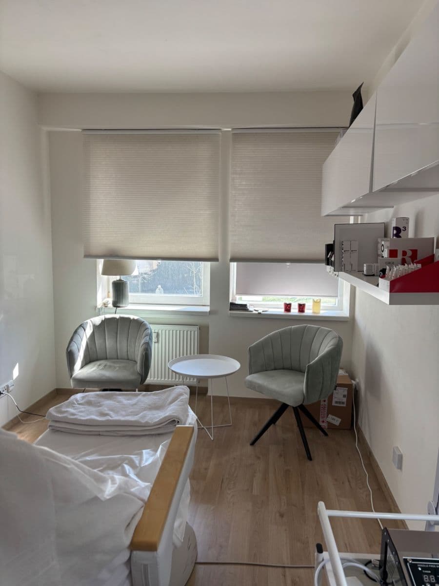 Pronájem nebytového prostoru 25 m², Peroutkova, Praha, Praha Pronájem nebytového prostoru 25 m², Peroutkova, Praha, Praha