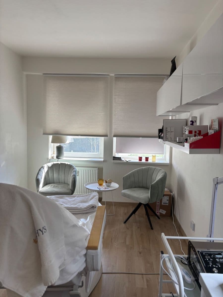 Pronájem nebytového prostoru 25 m², Peroutkova, Praha, Praha Pronájem nebytového prostoru 25 m², Peroutkova, Praha, Praha