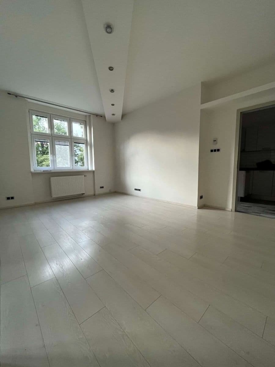 Pronájem bytu 2+1 59 m², Jeseniova, Praha, Praha Pronájem bytu 2+1 59 m², Jeseniova, Praha, Praha