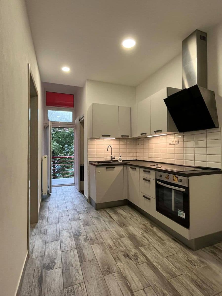 Pronájem bytu 2+1 59 m², Jeseniova, Praha, Praha Pronájem bytu 2+1 59 m², Jeseniova, Praha, Praha