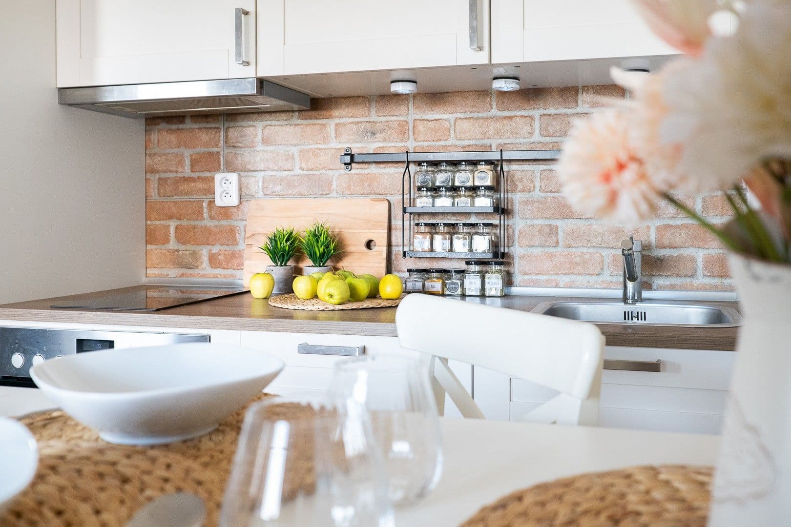 Prodej bytu 1+kk 37 m², Roztocká, Úholičky, Středočeský kraj Prodej bytu 1+kk 37 m², Roztocká, Úholičky, Středočeský kraj