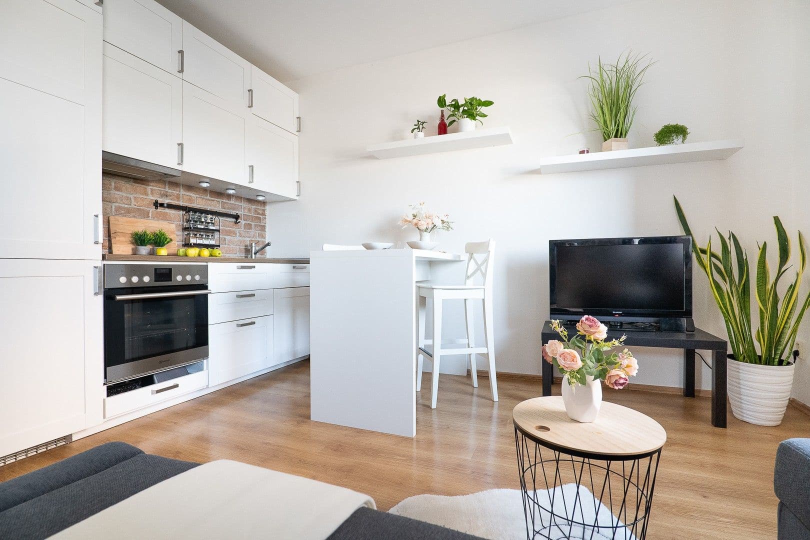 Prodej bytu 1+kk 37 m², Roztocká, Úholičky, Středočeský kraj Prodej bytu 1+kk 37 m², Roztocká, Úholičky, Středočeský kraj