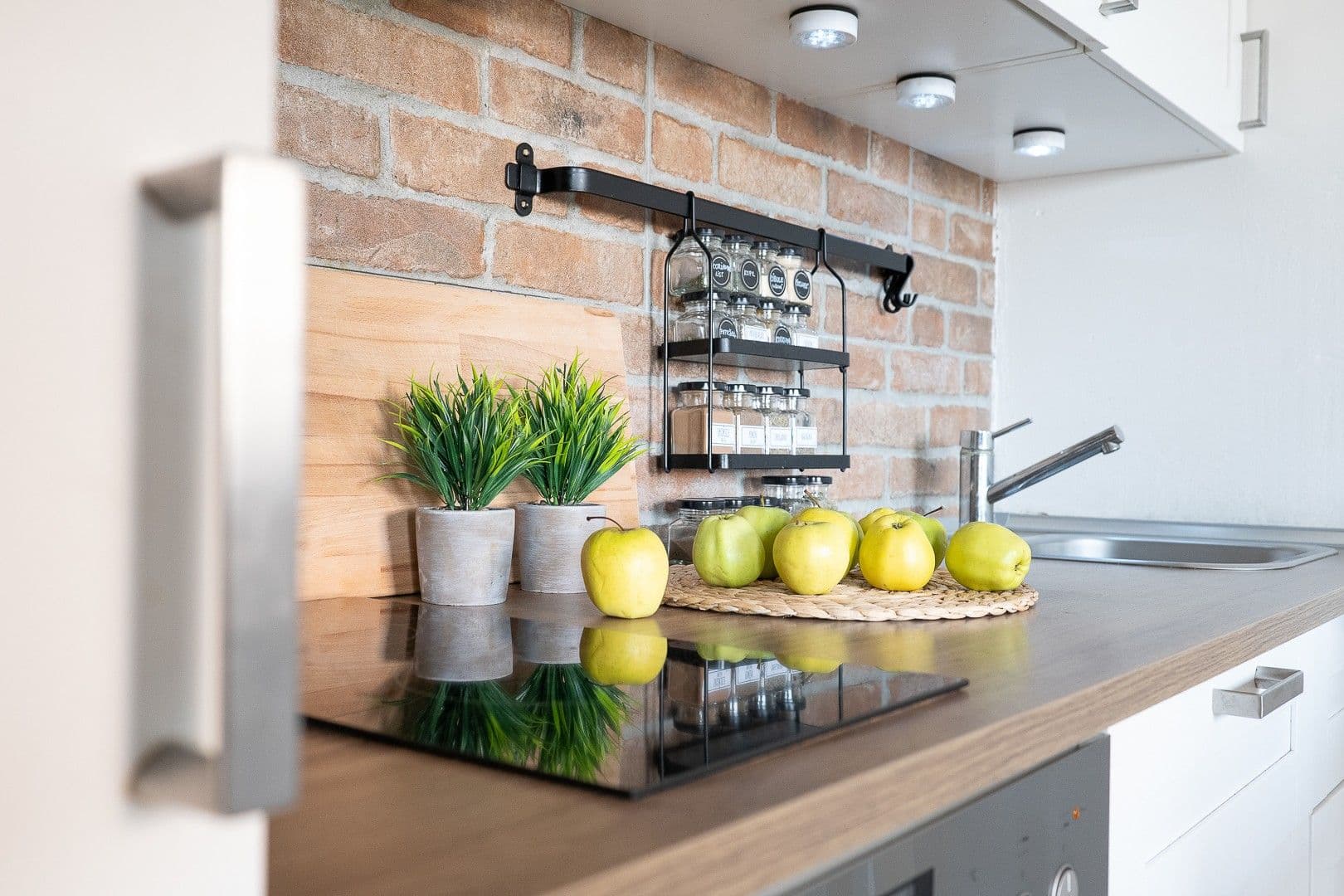 Prodej bytu 1+kk 37 m², Roztocká, Úholičky, Středočeský kraj Prodej bytu 1+kk 37 m², Roztocká, Úholičky, Středočeský kraj