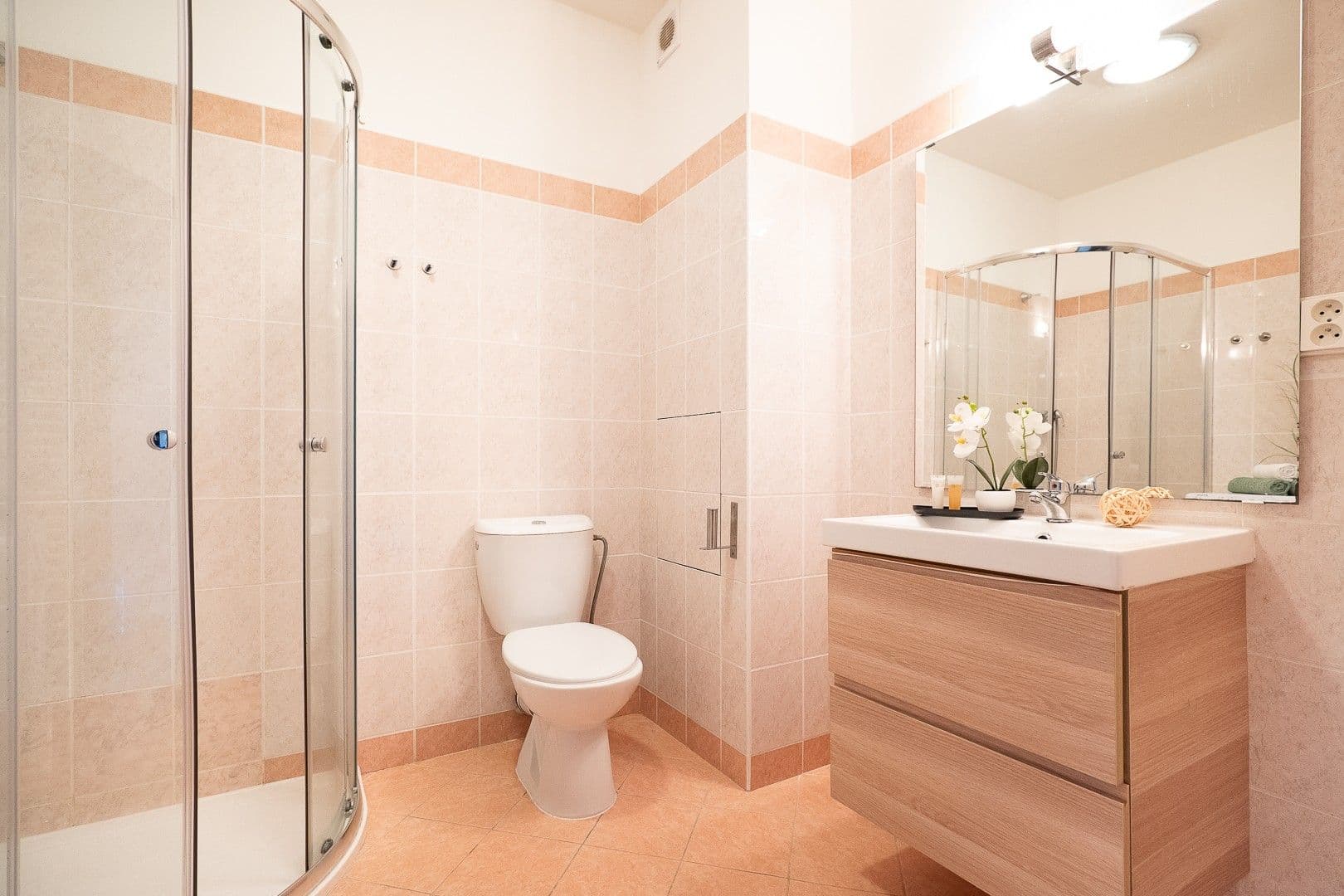 Prodej bytu 1+kk 37 m², Roztocká, Úholičky, Středočeský kraj Prodej bytu 1+kk 37 m², Roztocká, Úholičky, Středočeský kraj