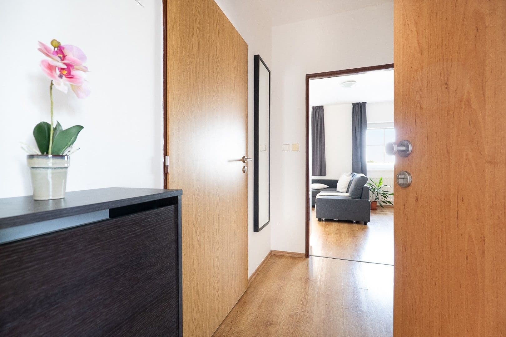 Prodej bytu 1+kk 37 m², Roztocká, Úholičky, Středočeský kraj Prodej bytu 1+kk 37 m², Roztocká, Úholičky, Středočeský kraj