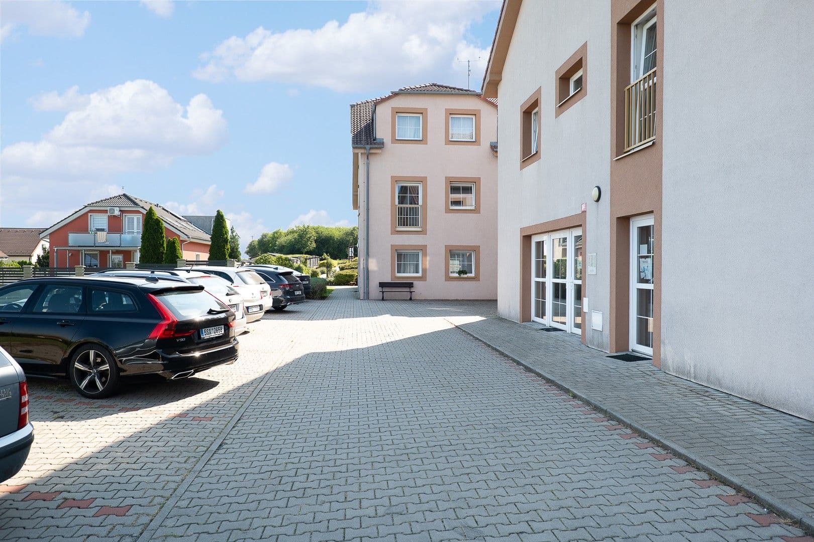 Prodej bytu 1+kk 37 m², Roztocká, Úholičky, Středočeský kraj Prodej bytu 1+kk 37 m², Roztocká, Úholičky, Středočeský kraj