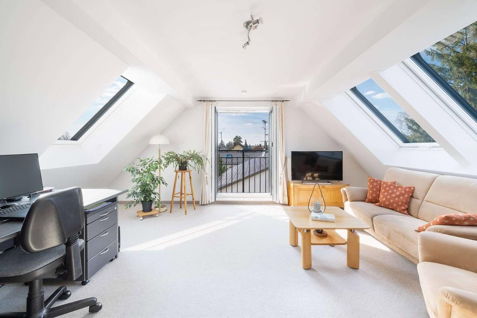 Pronájem bytu 3+1 87 m², Kniggestraße 12, München, Bavorsko Pronájem bytu 3+1 87 m², Kniggestraße 12, München, Bavorsko